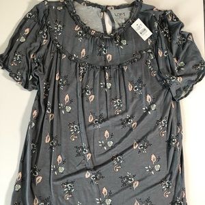 Floral Loft blouse with flattering ruffle detail